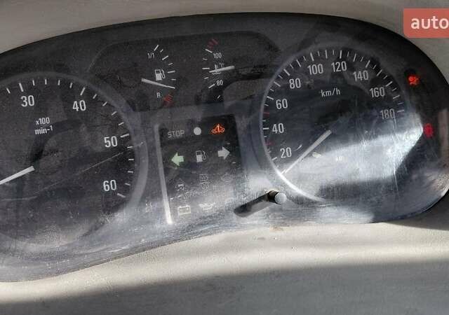 Белый Опель Виваро, объемом двигателя 1.9 л и пробегом 323 тыс. км за 6800 $, фото 1 на Automoto.ua