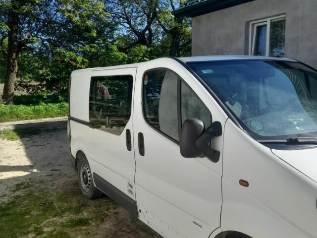 Білий Опель Віваро, об'ємом двигуна 2 л та пробігом 465 тис. км за 4700 $, фото 1 на Automoto.ua