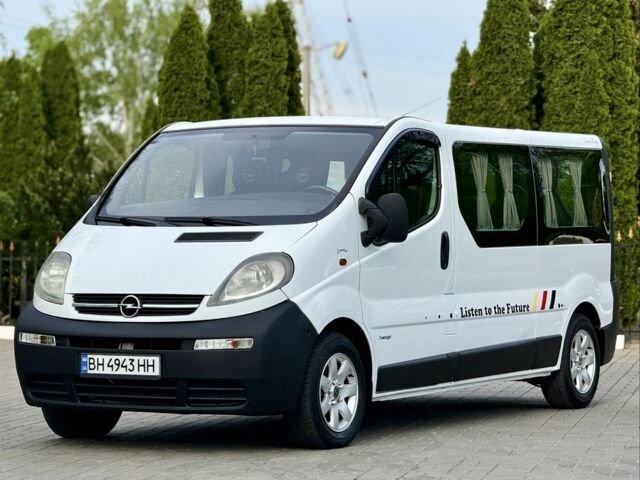 Белый Опель Виваро, объемом двигателя 1.9 л и пробегом 326 тыс. км за 8500 $, фото 1 на Automoto.ua