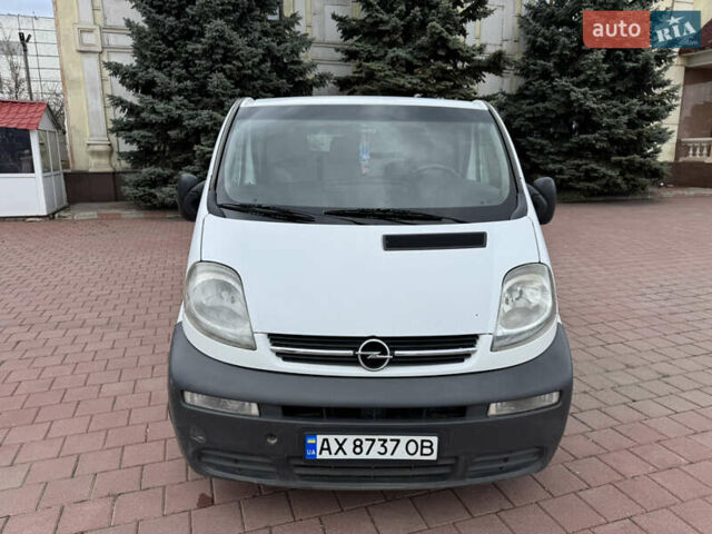 Білий Опель Віваро, об'ємом двигуна 1.87 л та пробігом 387 тис. км за 6000 $, фото 1 на Automoto.ua