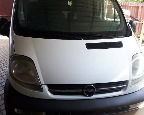 Белый Опель Виваро, объемом двигателя 1.9 л и пробегом 270 тыс. км за 6500 $, фото 1 на Automoto.ua