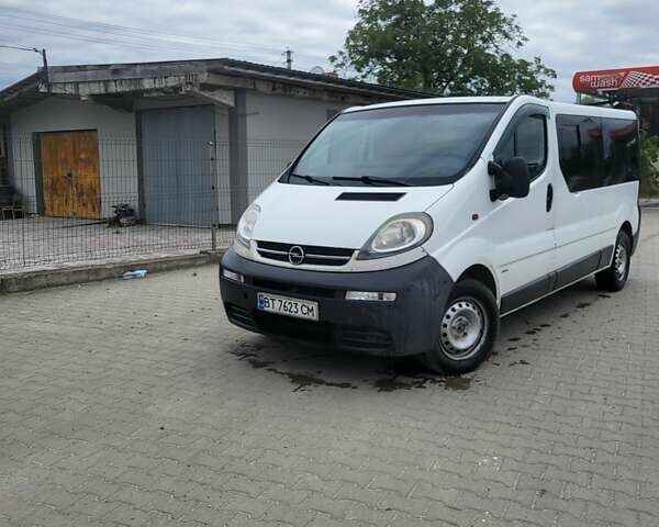 Белый Опель Виваро, объемом двигателя 1.9 л и пробегом 562 тыс. км за 5900 $, фото 1 на Automoto.ua
