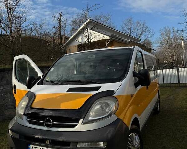 Белый Опель Виваро, объемом двигателя 1.9 л и пробегом 350 тыс. км за 6000 $, фото 1 на Automoto.ua