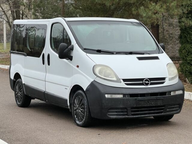 Белый Опель Виваро, объемом двигателя 1.9 л и пробегом 380 тыс. км за 4500 $, фото 1 на Automoto.ua