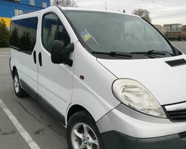 Белый Опель Виваро, объемом двигателя 1.9 л и пробегом 240 тыс. км за 5800 $, фото 1 на Automoto.ua