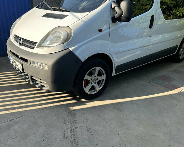 Белый Опель Виваро, объемом двигателя 1.87 л и пробегом 400 тыс. км за 8200 $, фото 1 на Automoto.ua