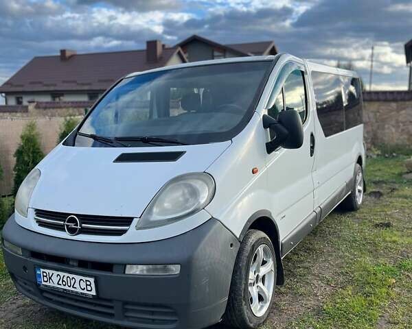 Білий Опель Віваро, об'ємом двигуна 1.87 л та пробігом 615 тис. км за 8000 $, фото 1 на Automoto.ua