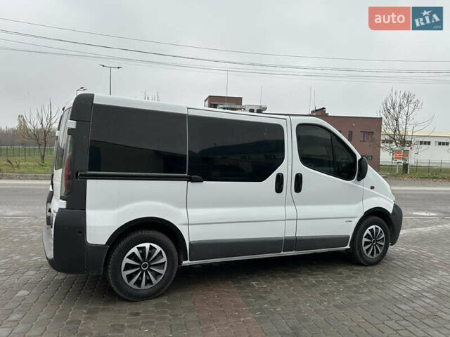 Белый Опель Виваро, объемом двигателя 1.9 л и пробегом 230 тыс. км за 7200 $, фото 1 на Automoto.ua