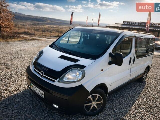 Белый Опель Виваро, объемом двигателя 1.9 л и пробегом 251 тыс. км за 8200 $, фото 1 на Automoto.ua