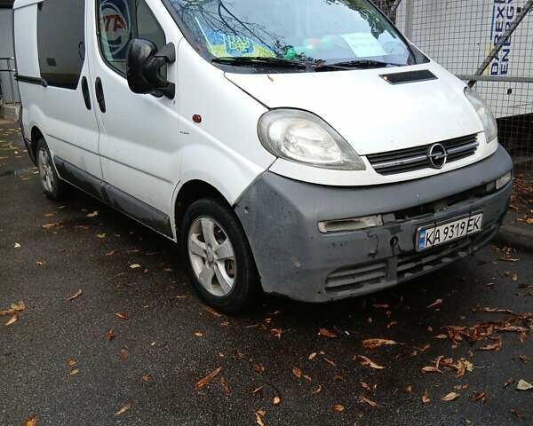 Белый Опель Виваро, объемом двигателя 1.9 л и пробегом 332 тыс. км за 7000 $, фото 1 на Automoto.ua