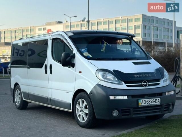 Белый Опель Виваро, объемом двигателя 2.5 л и пробегом 443 тыс. км за 6800 $, фото 1 на Automoto.ua