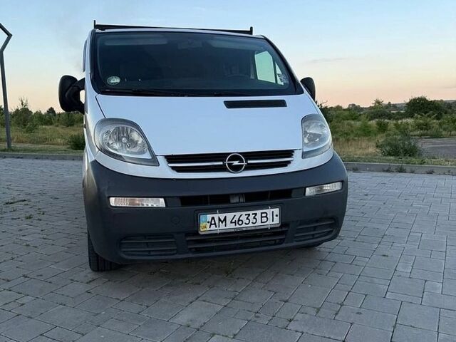 Білий Опель Віваро, об'ємом двигуна 1.87 л та пробігом 394 тис. км за 7500 $, фото 1 на Automoto.ua