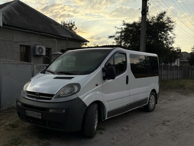 Білий Опель Віваро, об'ємом двигуна 1.9 л та пробігом 350 тис. км за 6500 $, фото 1 на Automoto.ua