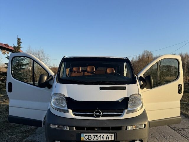 Белый Опель Виваро, объемом двигателя 1.9 л и пробегом 262 тыс. км за 8500 $, фото 1 на Automoto.ua