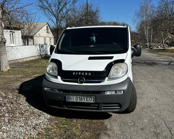 Белый Опель Виваро, объемом двигателя 1.9 л и пробегом 480 тыс. км за 7200 $, фото 1 на Automoto.ua