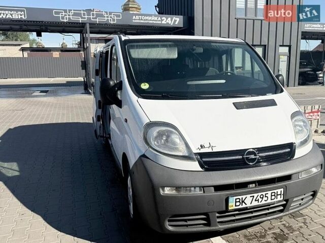 Белый Опель Виваро, объемом двигателя 1.87 л и пробегом 345 тыс. км за 8800 $, фото 1 на Automoto.ua