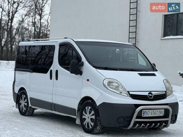 Белый Опель Виваро, объемом двигателя 2 л и пробегом 444 тыс. км за 8200 $, фото 1 на Automoto.ua