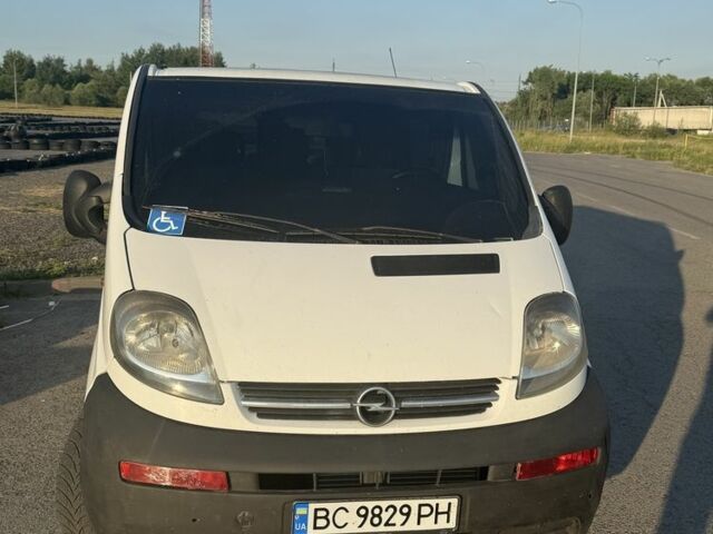Белый Опель Виваро, объемом двигателя 1.9 л и пробегом 388 тыс. км за 8500 $, фото 1 на Automoto.ua