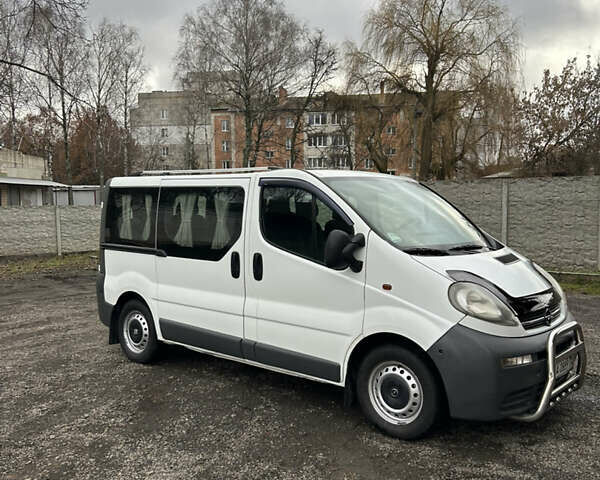 Белый Опель Виваро, объемом двигателя 1.87 л и пробегом 252 тыс. км за 6500 $, фото 1 на Automoto.ua