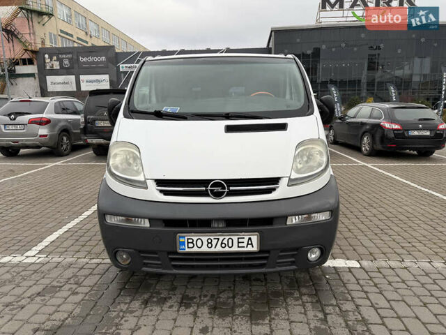 Белый Опель Виваро, объемом двигателя 1.9 л и пробегом 273 тыс. км за 8500 $, фото 1 на Automoto.ua