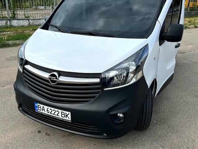 Белый Опель Виваро, объемом двигателя 1.9 л и пробегом 250 тыс. км за 17000 $, фото 1 на Automoto.ua