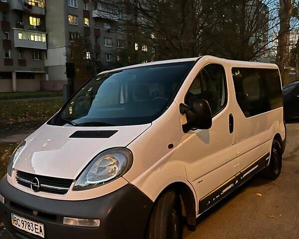 Белый Опель Виваро, объемом двигателя 1.9 л и пробегом 384 тыс. км за 7600 $, фото 1 на Automoto.ua