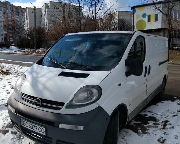 Белый Опель Виваро, объемом двигателя 1.87 л и пробегом 380 тыс. км за 5500 $, фото 1 на Automoto.ua