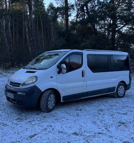 Белый Опель Виваро, объемом двигателя 1.87 л и пробегом 381 тыс. км за 7500 $, фото 1 на Automoto.ua
