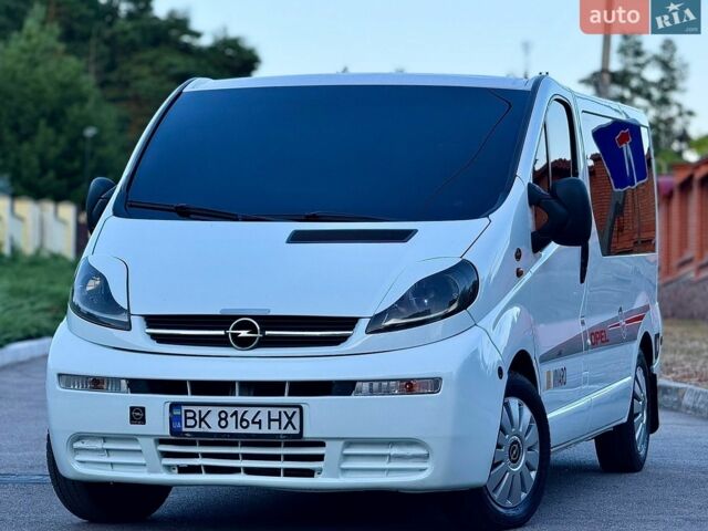 Белый Опель Виваро, объемом двигателя 1.87 л и пробегом 450 тыс. км за 8700 $, фото 1 на Automoto.ua