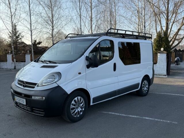 Белый Опель Виваро, объемом двигателя 1.9 л и пробегом 380 тыс. км за 6500 $, фото 1 на Automoto.ua