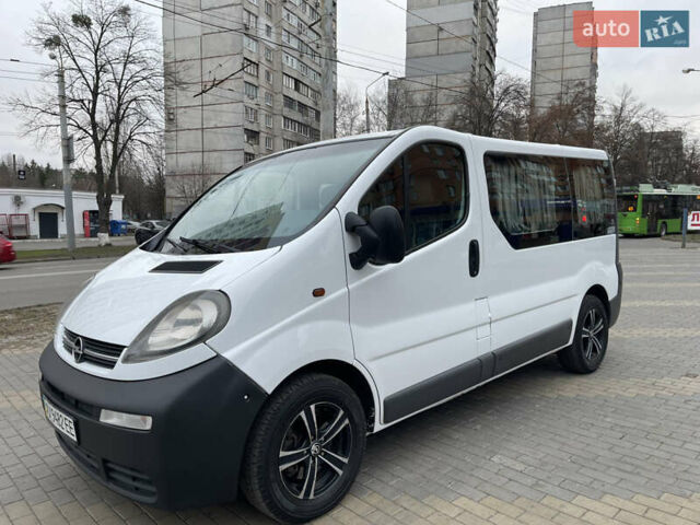 Белый Опель Виваро, объемом двигателя 1.9 л и пробегом 347 тыс. км за 7500 $, фото 1 на Automoto.ua