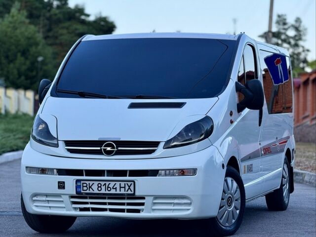 Білий Опель Віваро, об'ємом двигуна 1.9 л та пробігом 266 тис. км за 9300 $, фото 1 на Automoto.ua