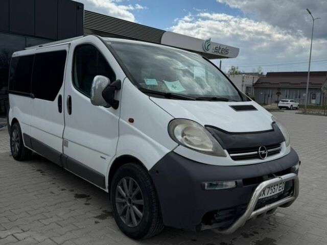 Белый Опель Виваро, объемом двигателя 1.9 л и пробегом 390 тыс. км за 8500 $, фото 1 на Automoto.ua