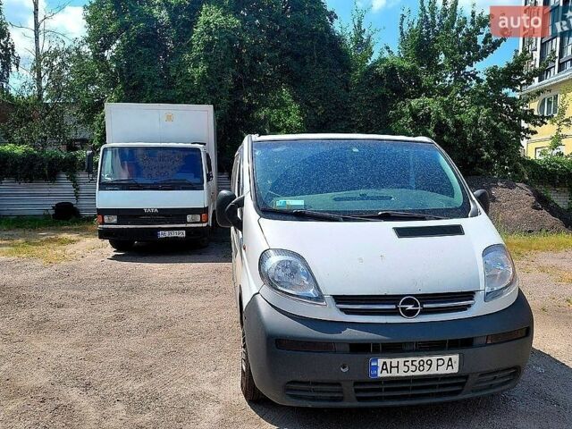 Білий Опель Віваро, об'ємом двигуна 1.9 л та пробігом 320 тис. км за 8000 $, фото 1 на Automoto.ua