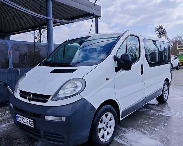 Белый Опель Виваро, объемом двигателя 1.9 л и пробегом 240 тыс. км за 6952 $, фото 1 на Automoto.ua