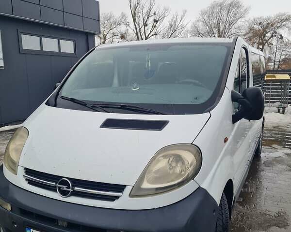 Белый Опель Виваро, объемом двигателя 1.9 л и пробегом 427 тыс. км за 7200 $, фото 1 на Automoto.ua