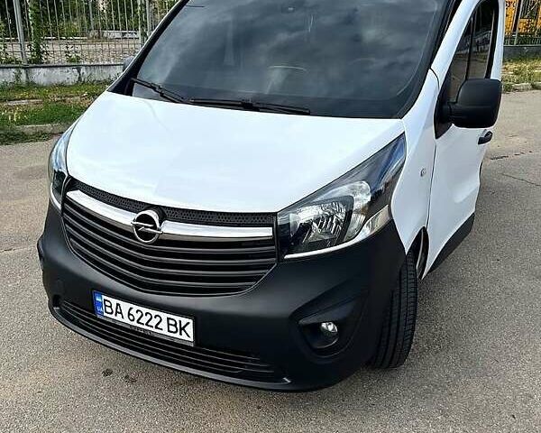 Білий Опель Віваро, об'ємом двигуна 1.9 л та пробігом 250 тис. км за 17000 $, фото 1 на Automoto.ua