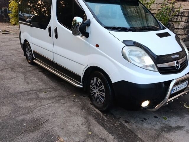 Білий Опель Віваро, об'ємом двигуна 2 л та пробігом 217 тис. км за 9200 $, фото 1 на Automoto.ua