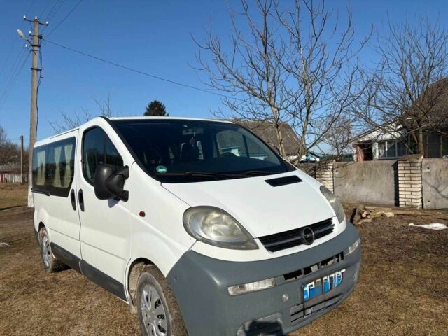 Белый Опель Виваро, объемом двигателя 1.9 л и пробегом 400 тыс. км за 6300 $, фото 1 на Automoto.ua