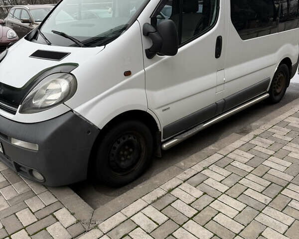 Білий Опель Віваро, об'ємом двигуна 2.5 л та пробігом 300 тис. км за 8100 $, фото 1 на Automoto.ua