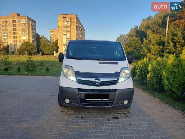 Белый Опель Виваро, объемом двигателя 1.9 л и пробегом 285 тыс. км за 8700 $, фото 1 на Automoto.ua