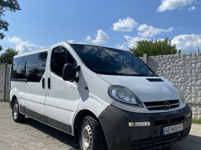 Белый Опель Виваро, объемом двигателя 1.87 л и пробегом 300 тыс. км за 6500 $, фото 1 на Automoto.ua