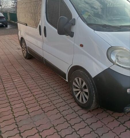 Белый Опель Виваро, объемом двигателя 1.9 л и пробегом 297 тыс. км за 7200 $, фото 1 на Automoto.ua