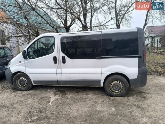 Белый Опель Виваро, объемом двигателя 2.46 л и пробегом 396 тыс. км за 7500 $, фото 1 на Automoto.ua