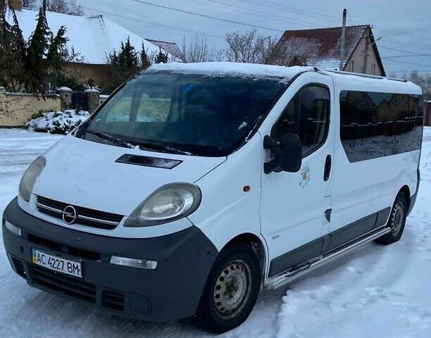 Белый Опель Виваро, объемом двигателя 2.5 л и пробегом 264 тыс. км за 8500 $, фото 1 на Automoto.ua