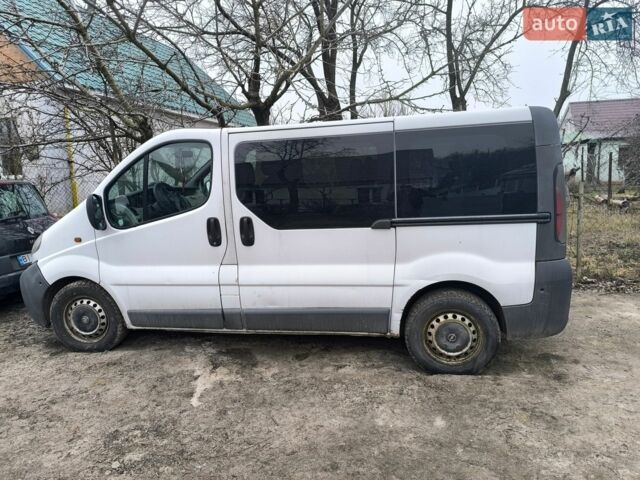 Белый Опель Виваро, объемом двигателя 2.46 л и пробегом 396 тыс. км за 7500 $, фото 1 на Automoto.ua