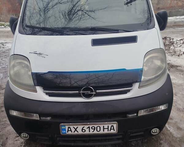 Белый Опель Виваро, объемом двигателя 1.9 л и пробегом 300 тыс. км за 7300 $, фото 1 на Automoto.ua