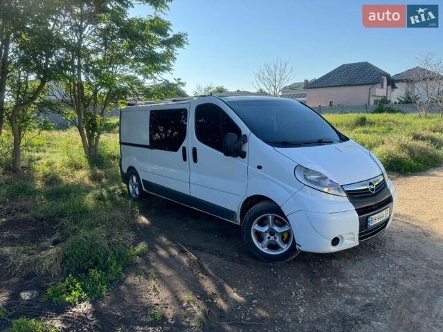 Білий Опель Віваро, об'ємом двигуна 2 л та пробігом 540 тис. км за 8000 $, фото 1 на Automoto.ua