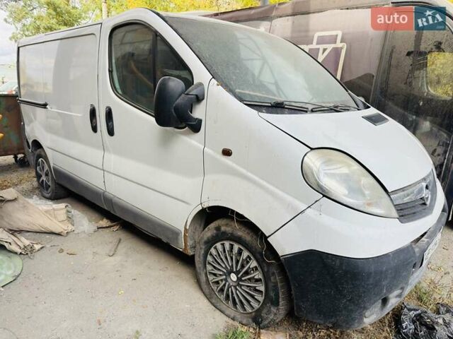 Белый Опель Виваро, объемом двигателя 2 л и пробегом 275 тыс. км за 2500 $, фото 1 на Automoto.ua