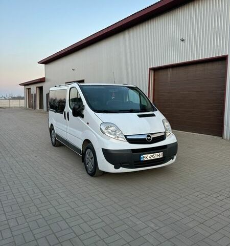 Білий Опель Віваро, об'ємом двигуна 2 л та пробігом 349 тис. км за 7499 $, фото 1 на Automoto.ua